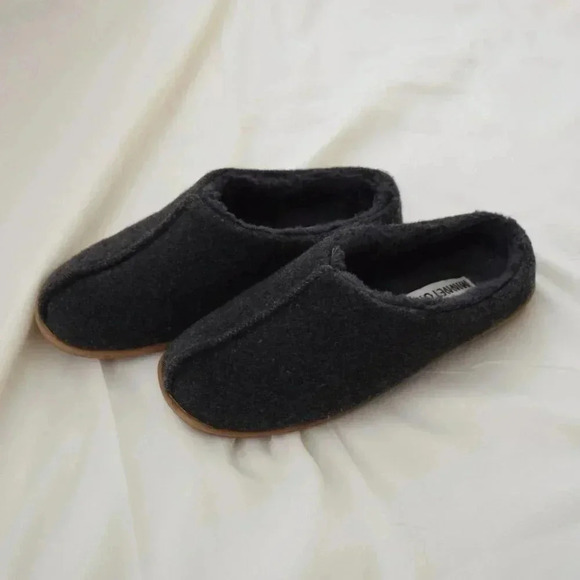 MINNETONKA Cozy House Bed Slippers In Charcoal & Tan Size 8M - Picture 1 of 9